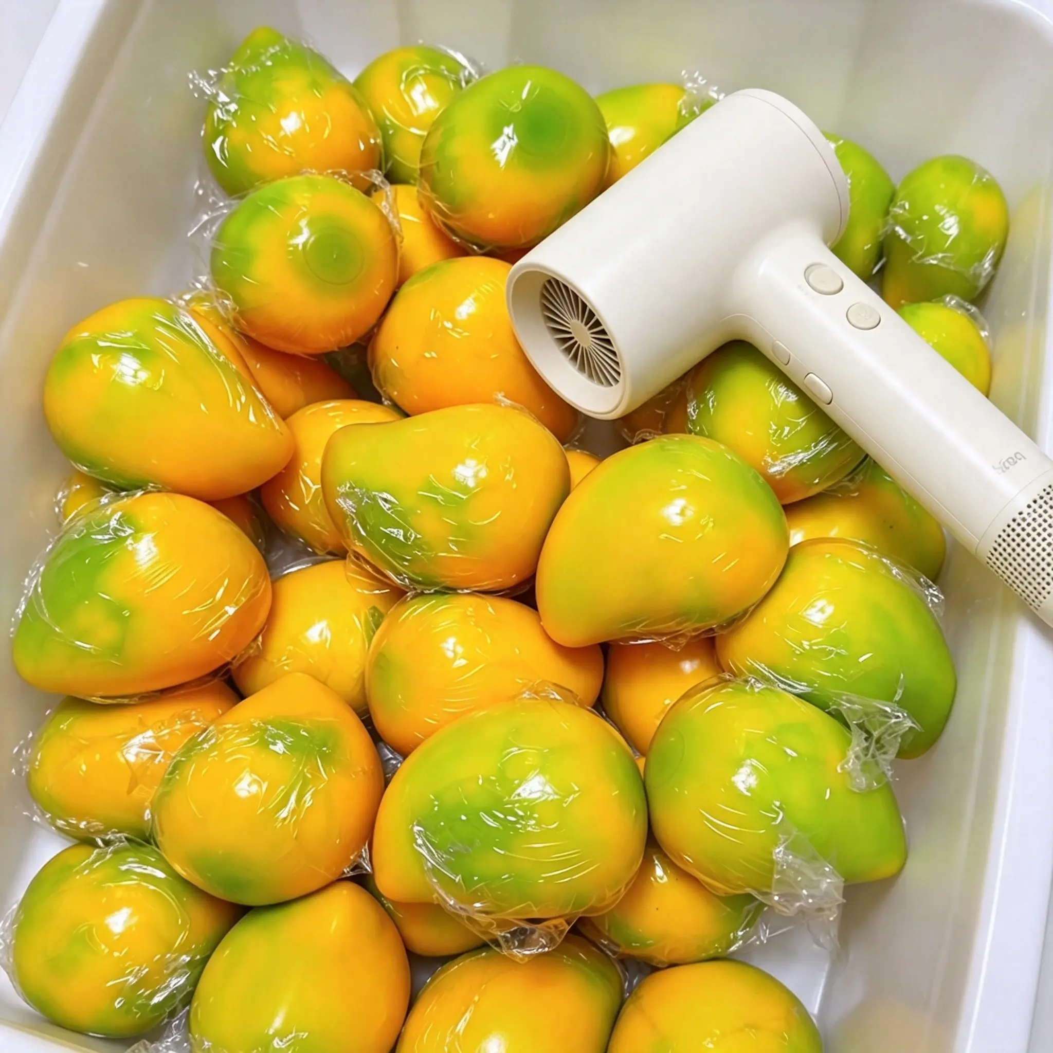 Color Changing Mango Squishy – Heat-Activated ASMR Stress Ball with Crunchy Bead Filling