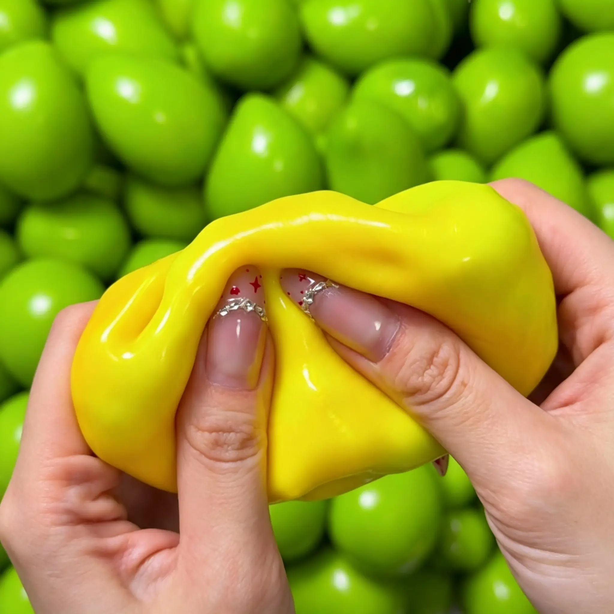Color Changing Mango Squishy – Heat-Activated ASMR Stress Ball with Crunchy Bead Filling