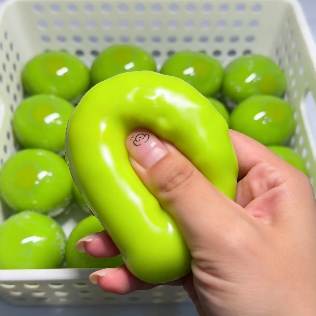Color Changing Mango Squishy – Heat-Activated ASMR Stress Ball with Crunchy Bead Filling